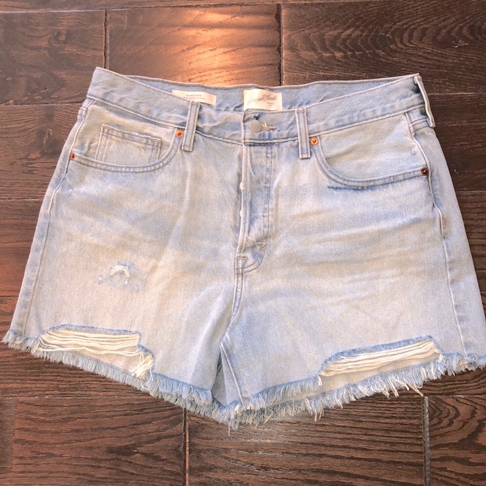 Universal thread 90’s baggy short size 8
